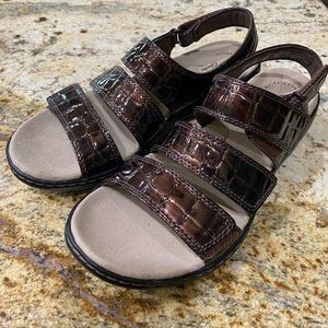 New Clarks Leisa Melinda Brown Croc Patent Sandal size